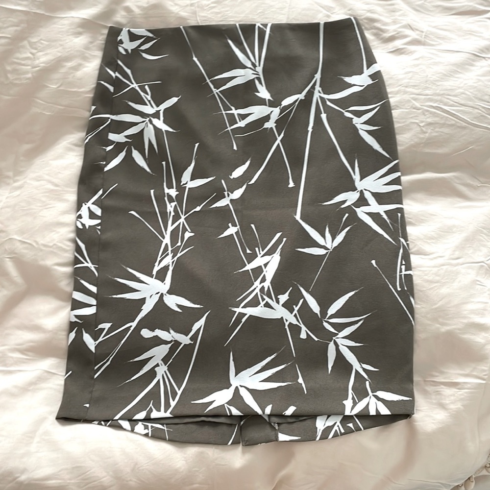 Floral brown and white Banana Republic pencil skirt.